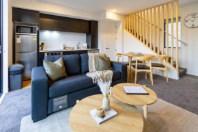 Prime Family 4 Bedroom Retreat Near Stadium & Cafe